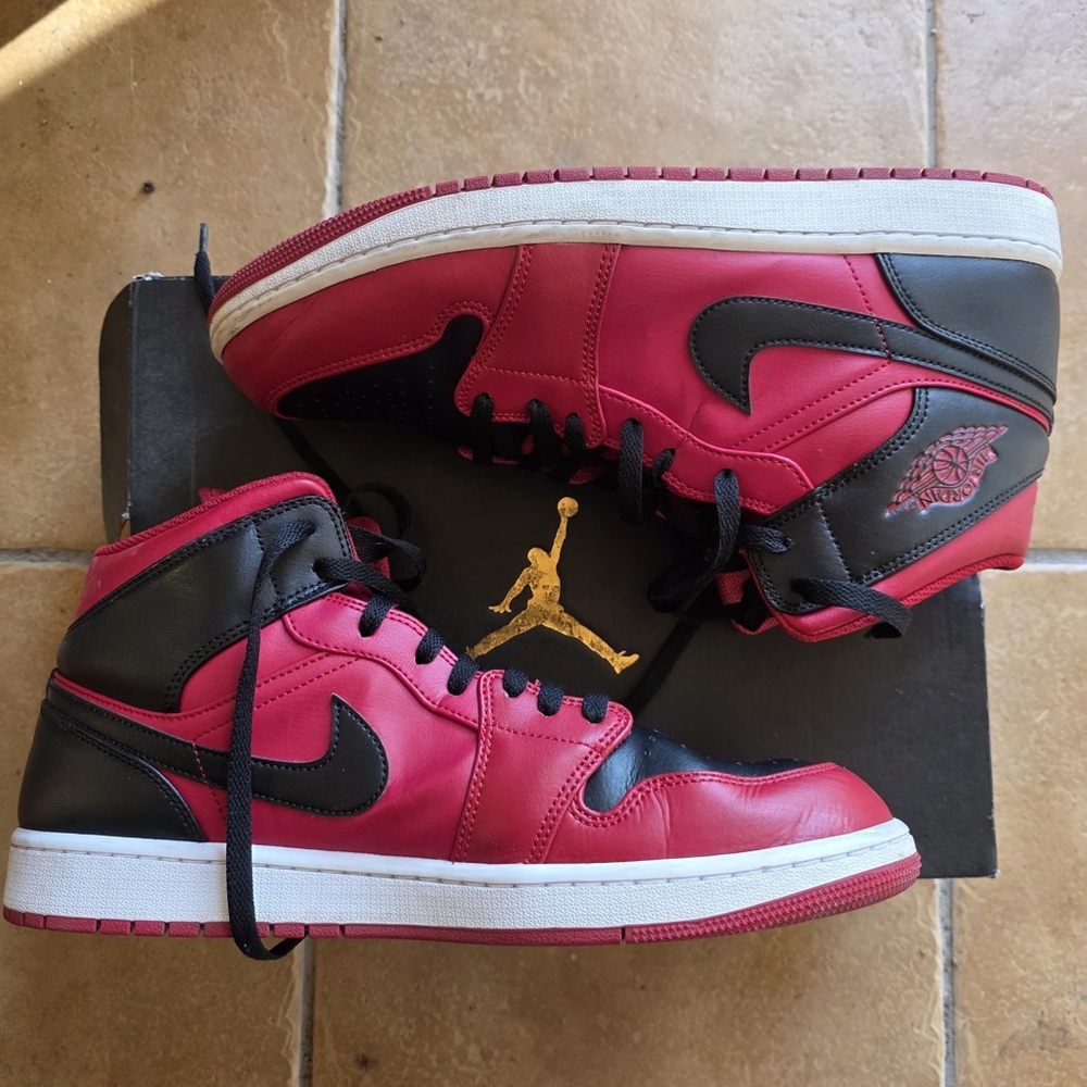 Air Jordan 1 Reverse Bred